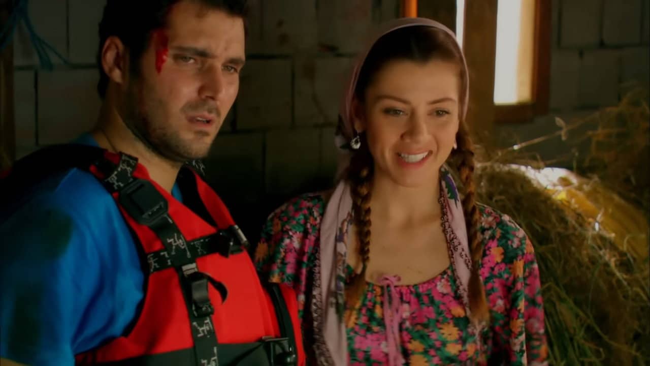 Hırçın Kız Kadife backdrop