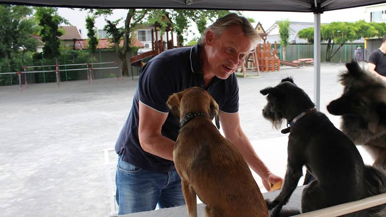Man & Beast with Martin Clunes backdrop