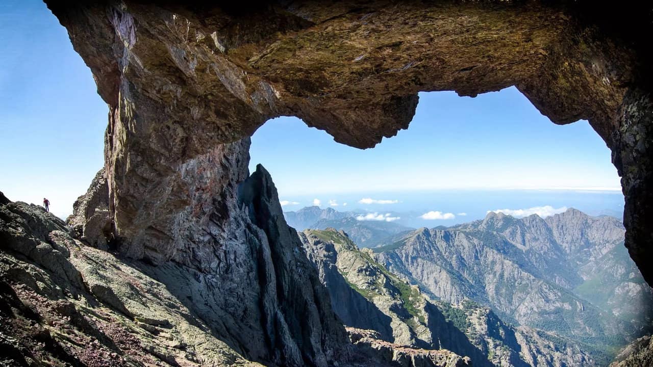 La Corse, beauté sauvage backdrop