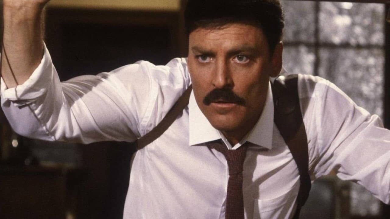 Mike Hammer, Private Eye backdrop