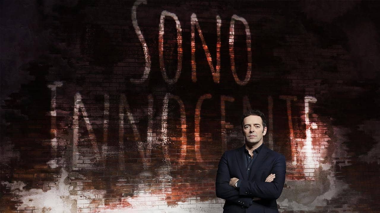 Sono Innocente backdrop