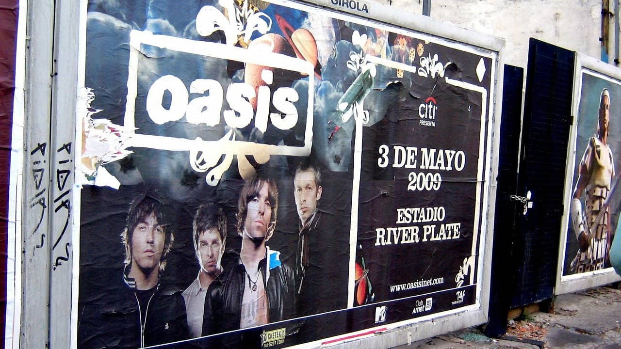 Oasis Monumental 2009 backdrop