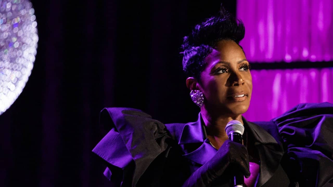 Sommore: Queen Chandelier backdrop