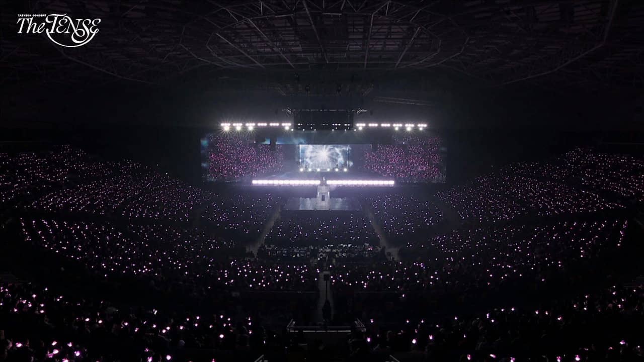 태연 The TENSE backdrop