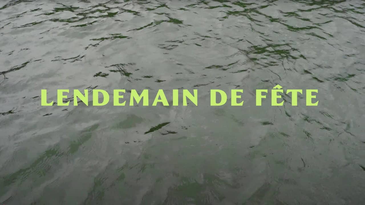 Lendemain de fête backdrop