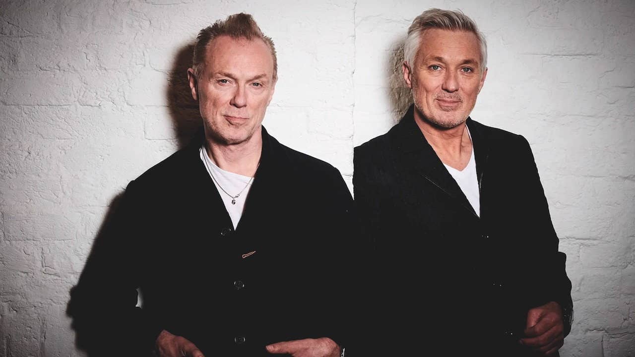 The Kemps: All Gold backdrop