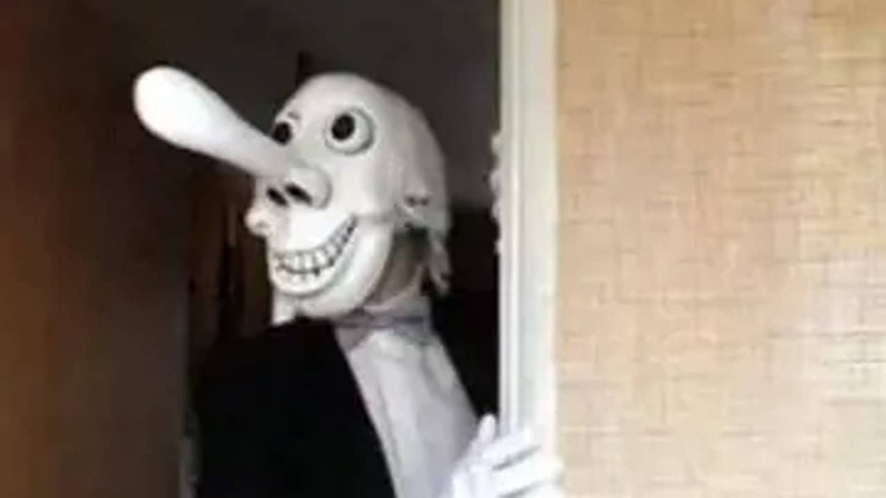 Noseybonk Returns backdrop