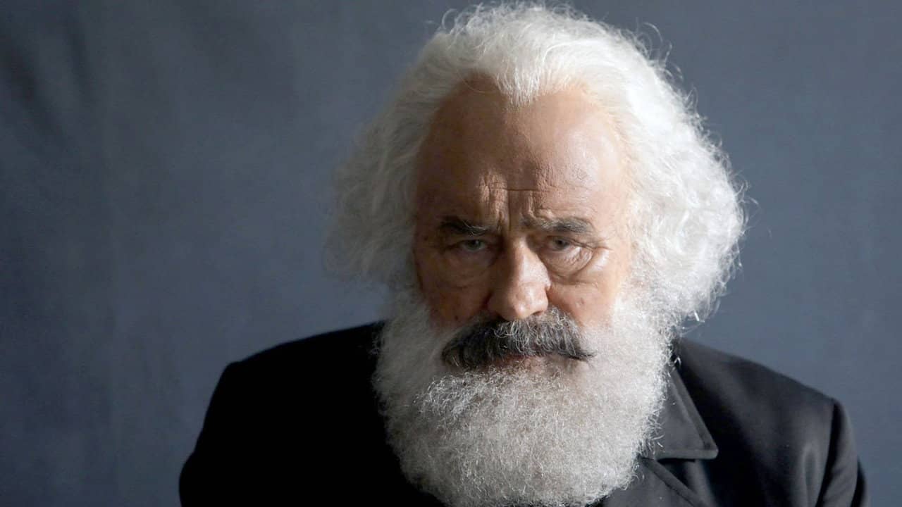 Karl Marx – Der deutsche Prophet backdrop
