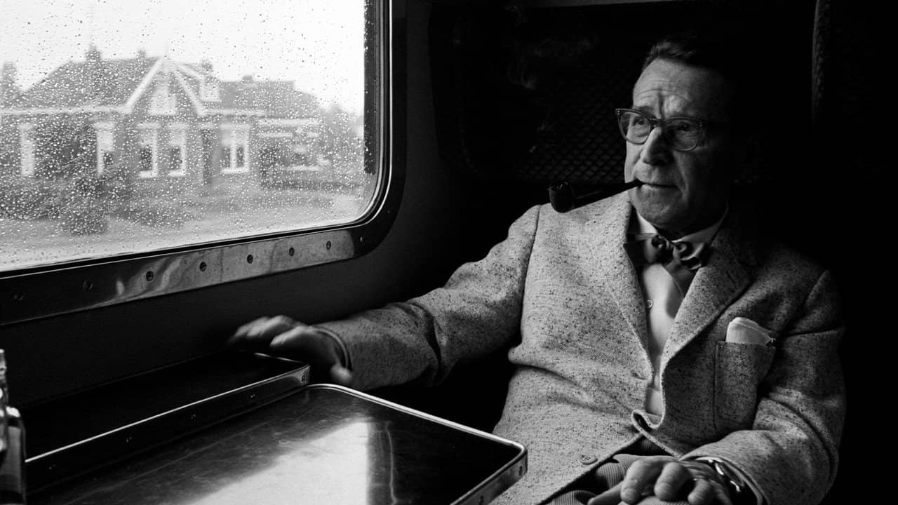Simenon est Maigret backdrop
