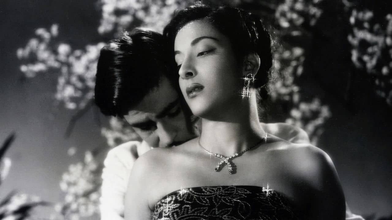 Awaara backdrop