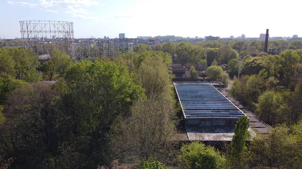 La Goccia - Il bosco nella città, la città nel bosco backdrop