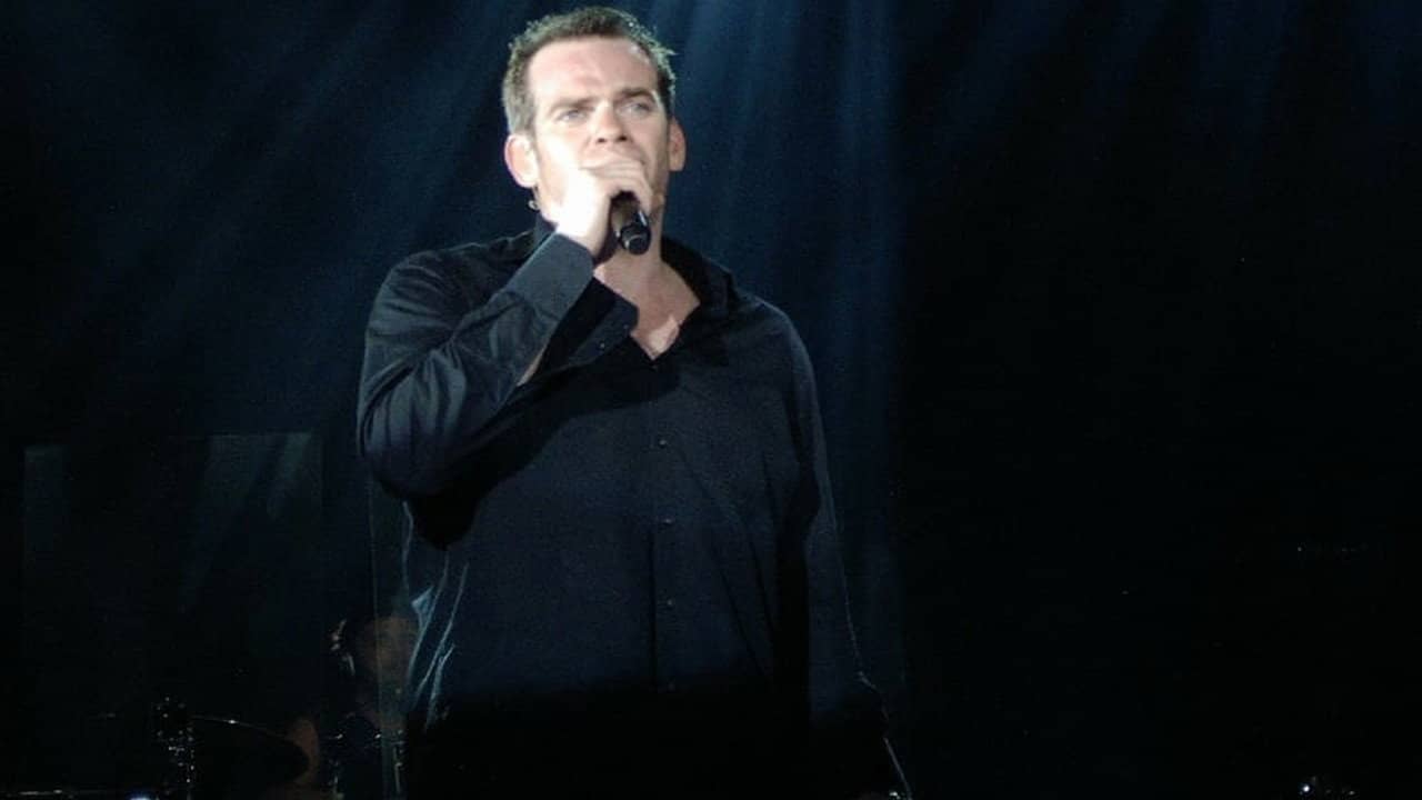 Garou : Live à Bercy backdrop