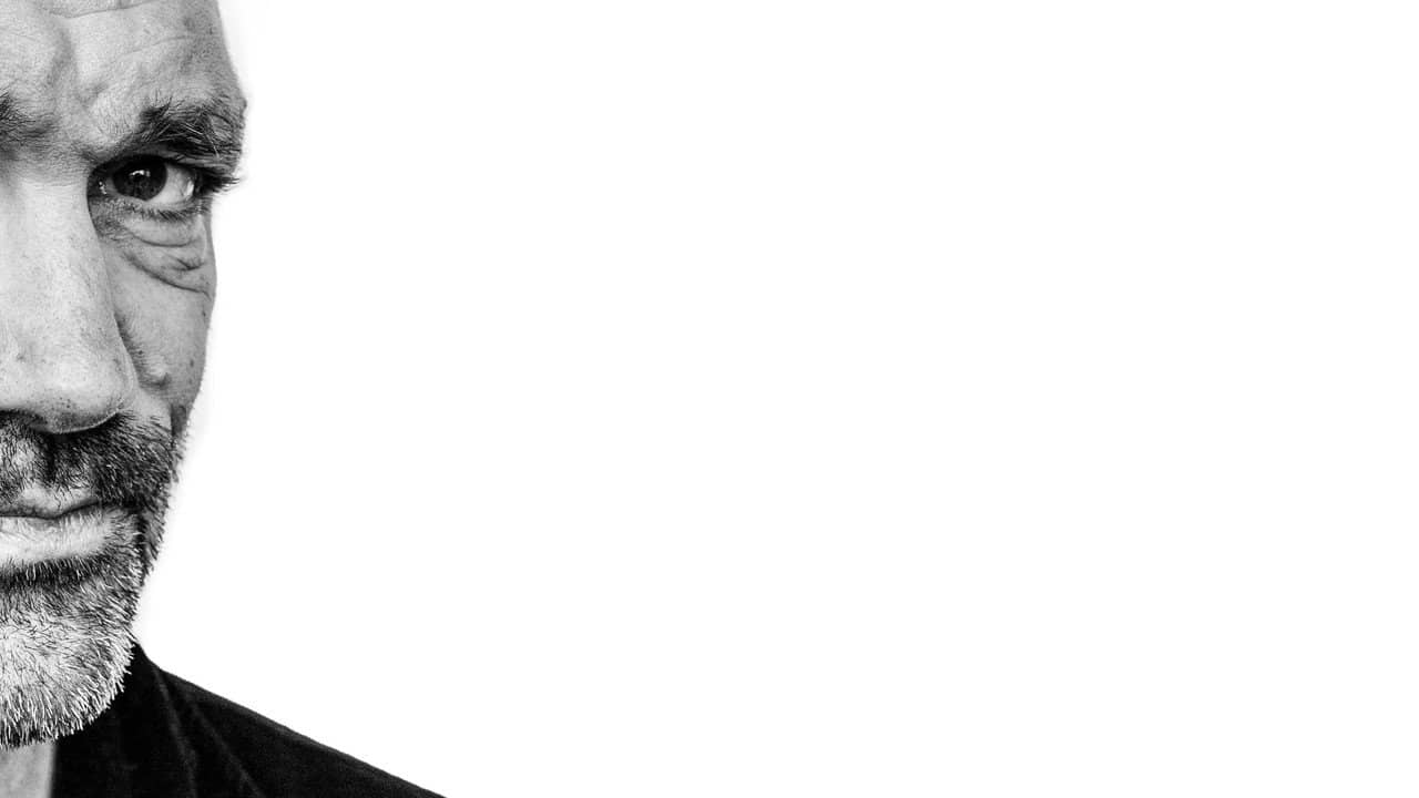 Theo Maassen: Onbegonnen Werk backdrop