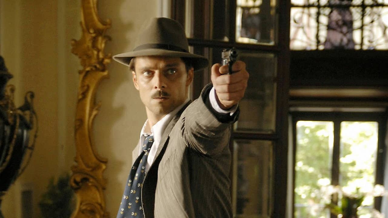 Inspector De Luca backdrop