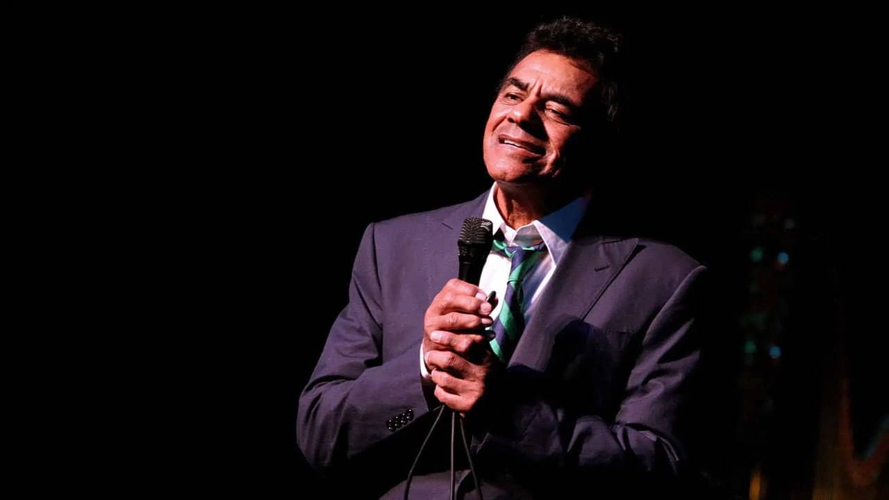Johnny Mathis - Gold backdrop