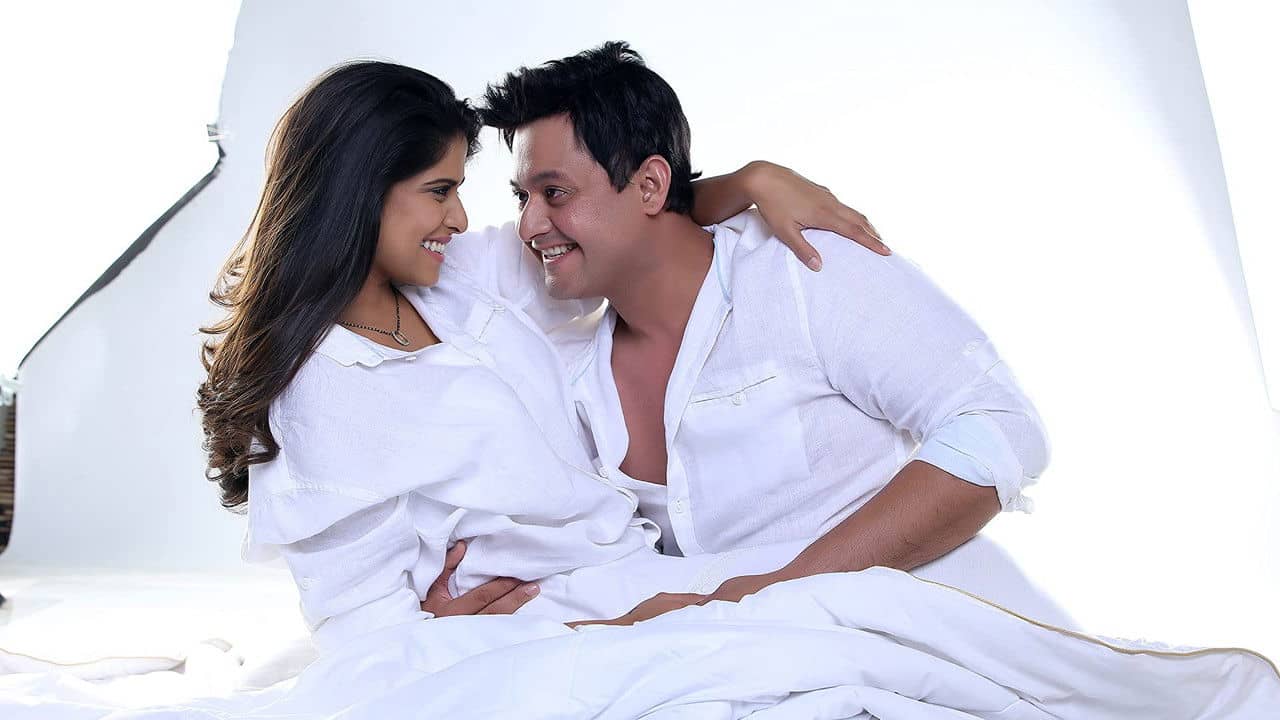 Tu Hi Re backdrop