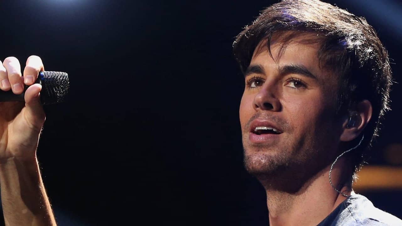 Enrique Iglesias: Latin Fever backdrop