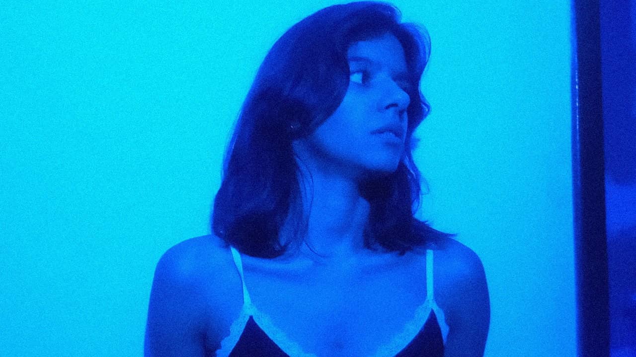 A Febre backdrop
