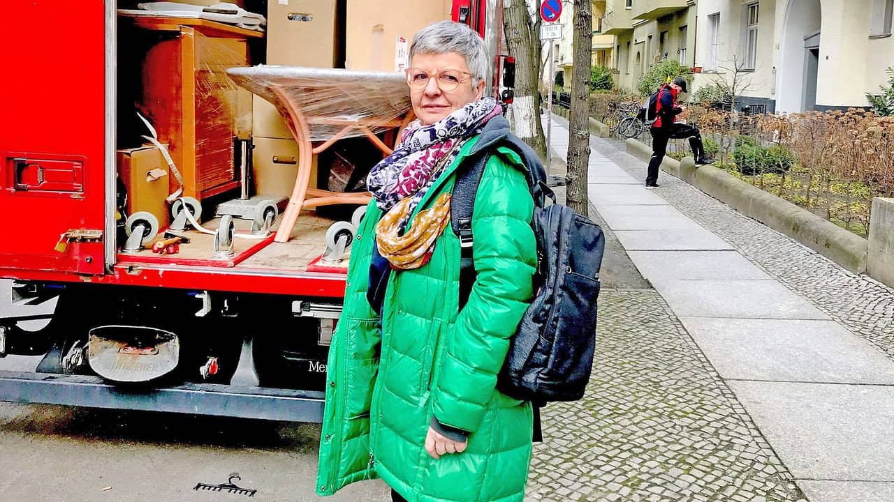 Eine einsame Stadt backdrop
