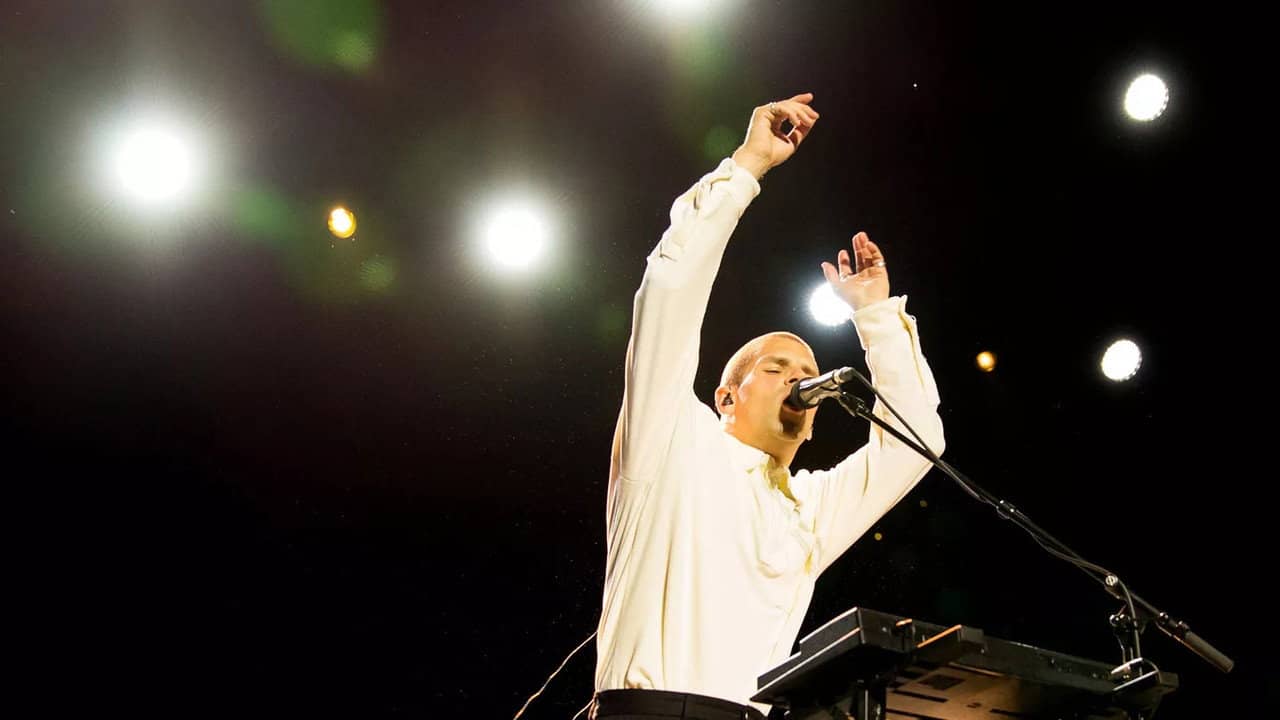 Hervé à l'Olympia backdrop