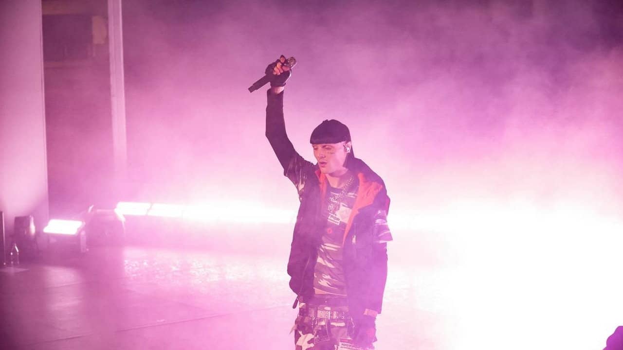 Aime Simone en concert à Cannes backdrop