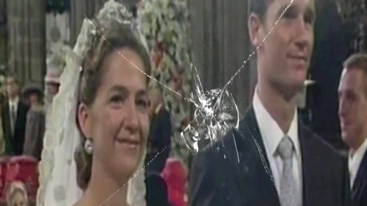 Cristina de Borbón: Rota de amor backdrop