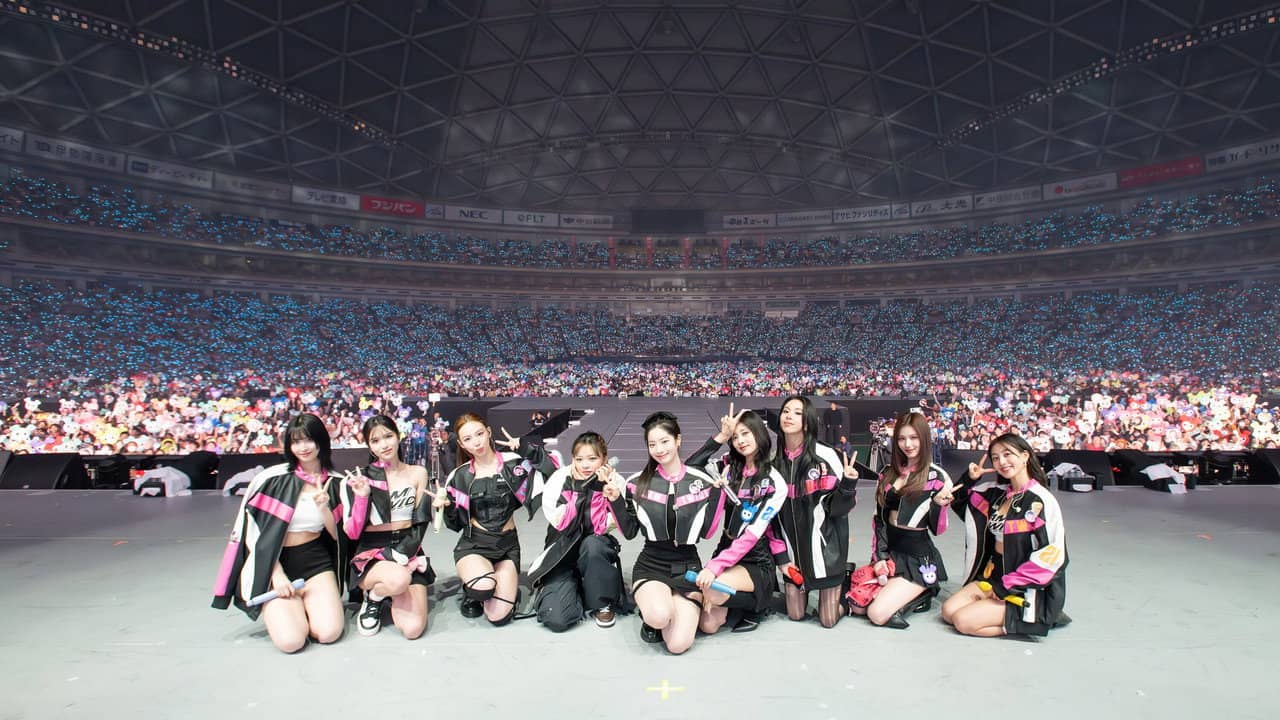 TWICE 5TH WORLD TOUR 'READY TO BE' in JAPAN backdrop