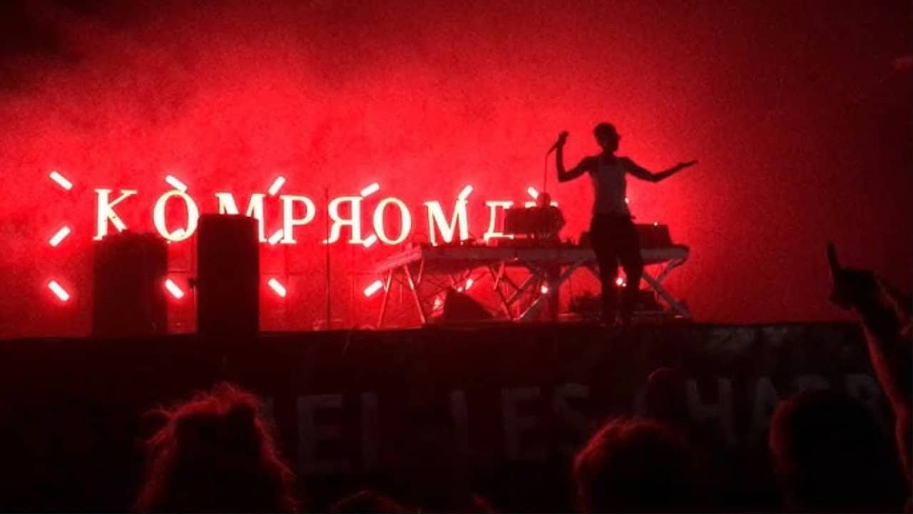 Kompromat en concert aux Vieilles Charrues 2025 backdrop