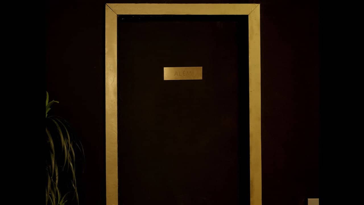 O Além da Porta backdrop
