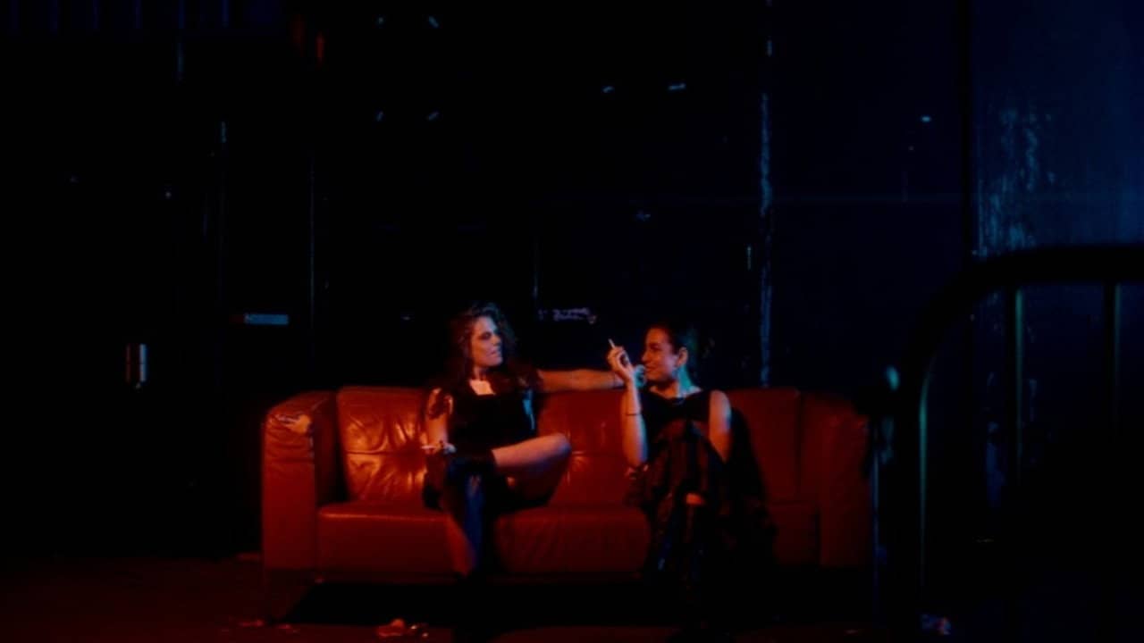 Echo's van Gister backdrop