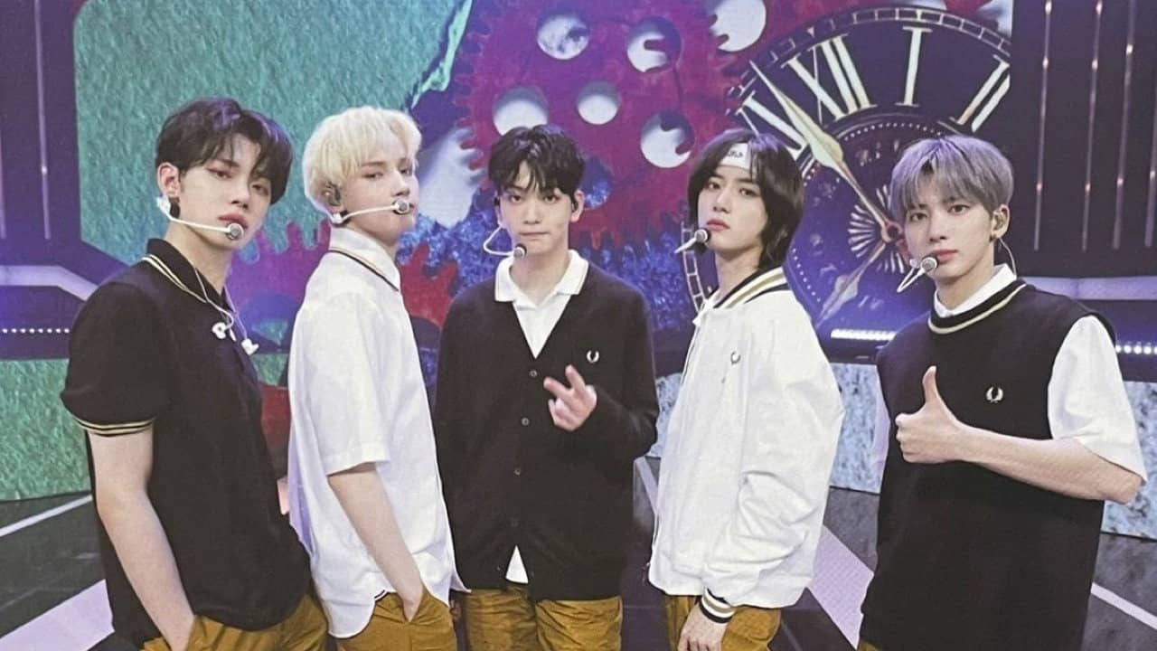TXT MEMORIES : SECOND STORY backdrop