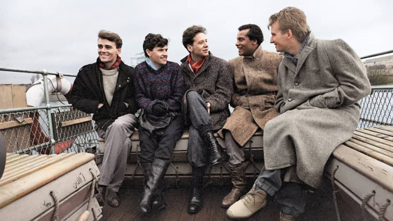 Simple Minds: Sparkle In The Rain backdrop