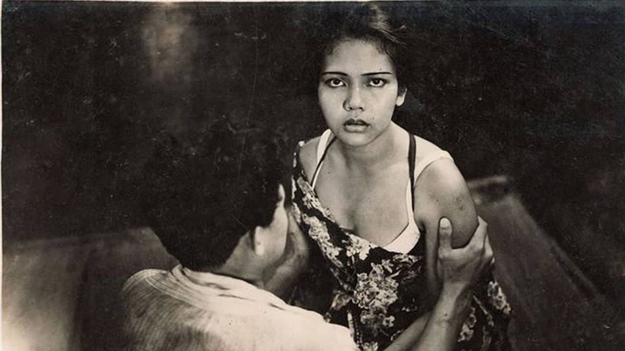 Siti Akbari backdrop