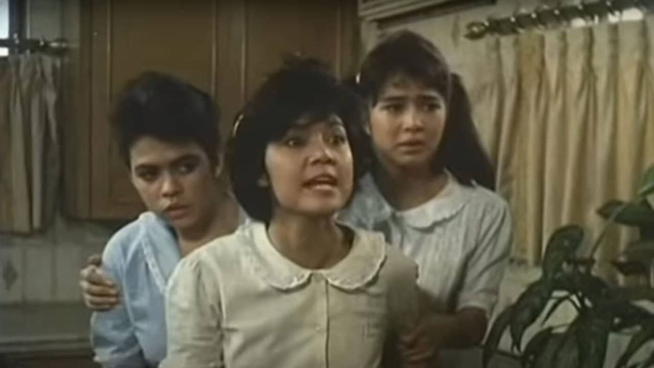 Sa Akin pa rin ang Bukas backdrop