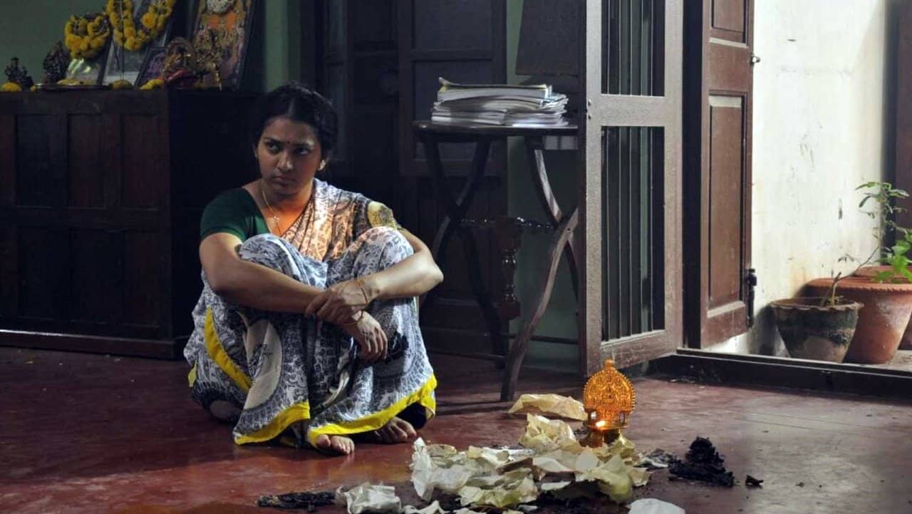 Sivaranjiniyum Innum Sila Pengalum backdrop