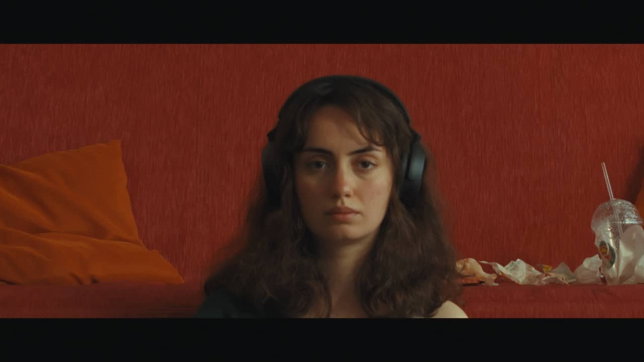 Özge backdrop