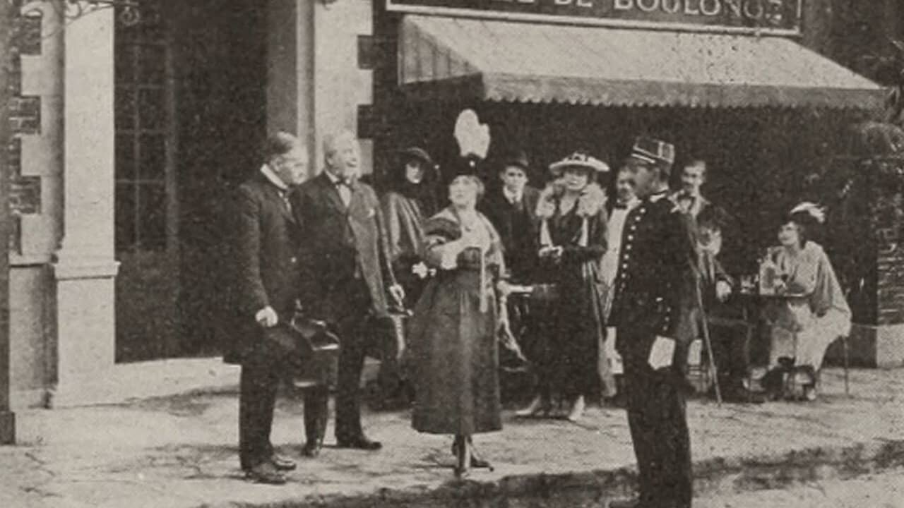 Madame la Presidente backdrop