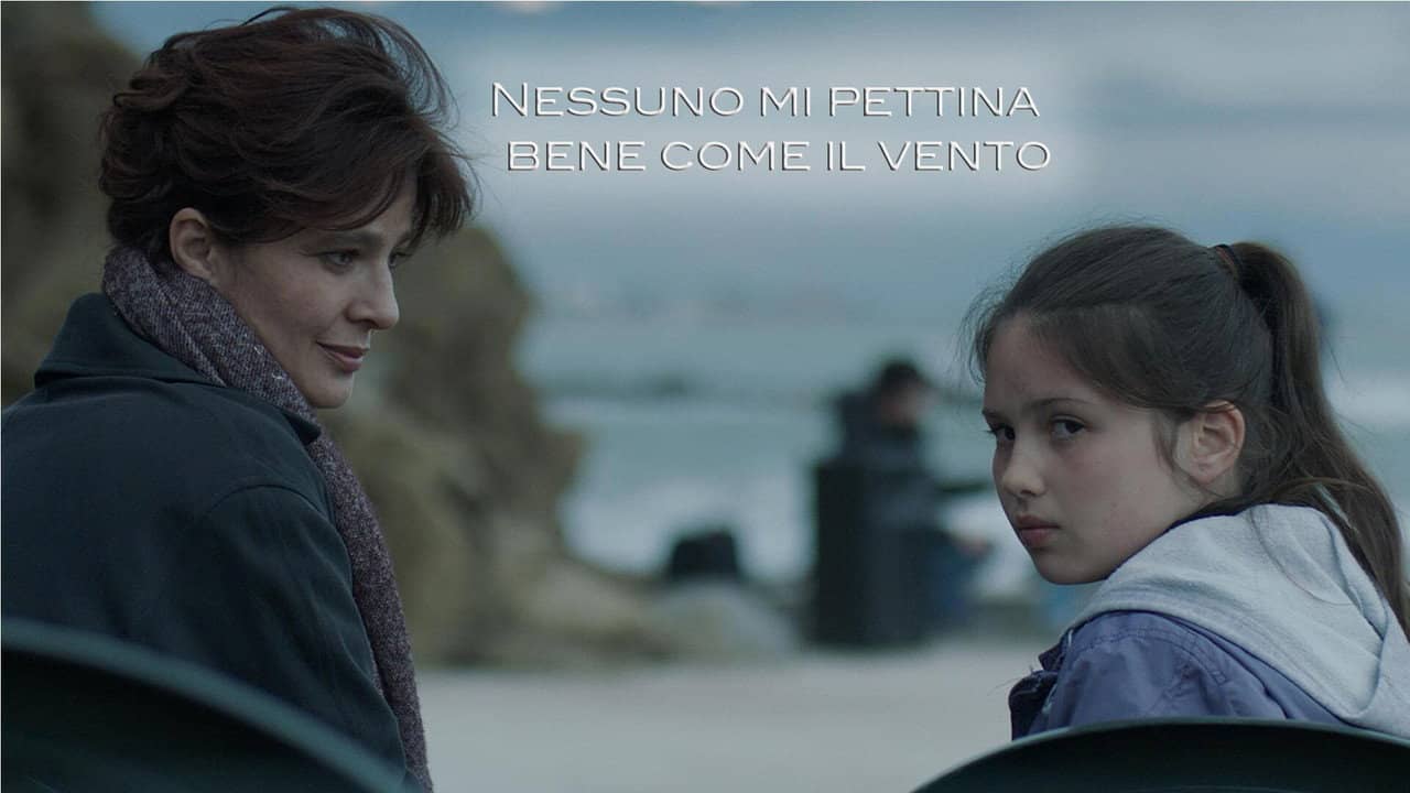 Nessuno mi pettina bene come il vento backdrop