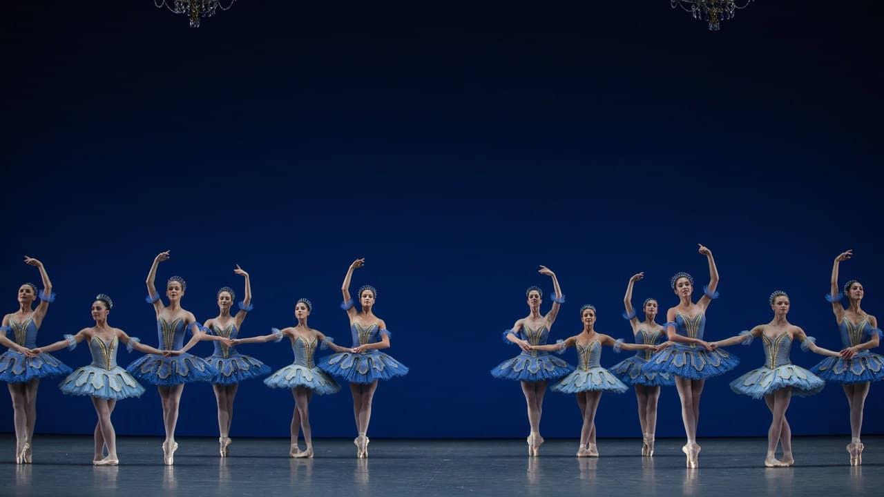 Opéra National de Paris: Robbins / Millepied / Balanchine backdrop