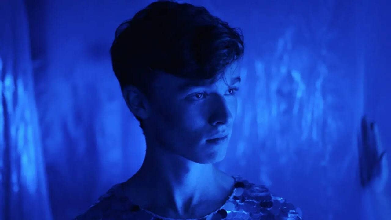 Sequin in a Blue Room backdrop