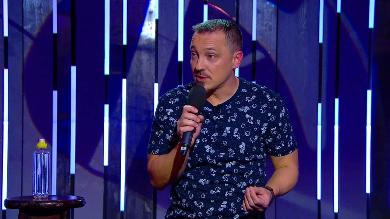 Delfinláb lúdtalppal - Benk Dénes önálló műsora backdrop
