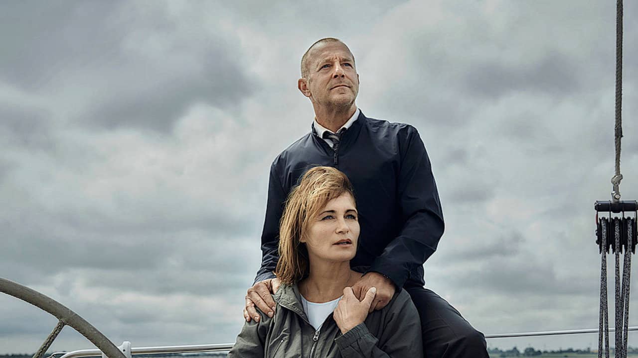 Die Frau im Meer backdrop