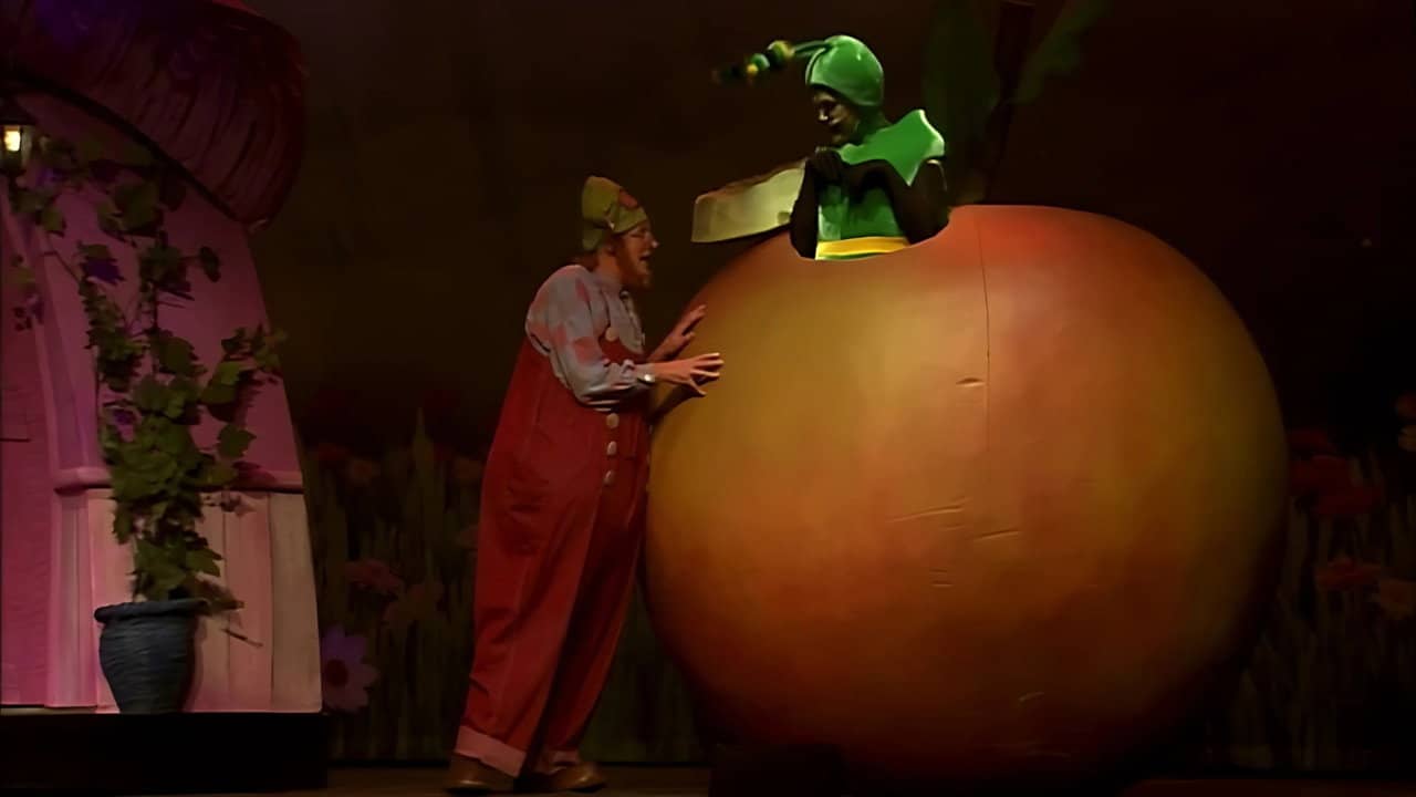 Plop Show: Holiday Full Of Surprises backdrop