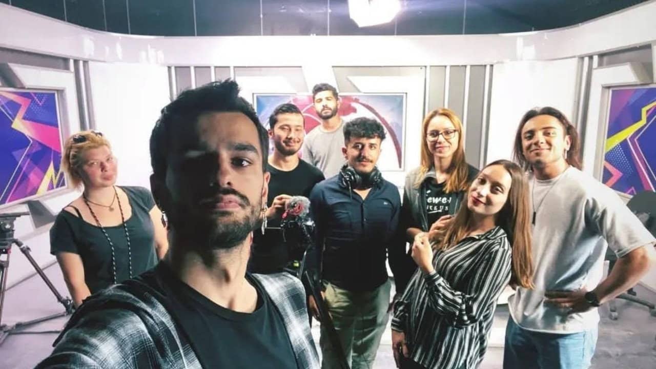 Görünmeyen Gerçekler backdrop