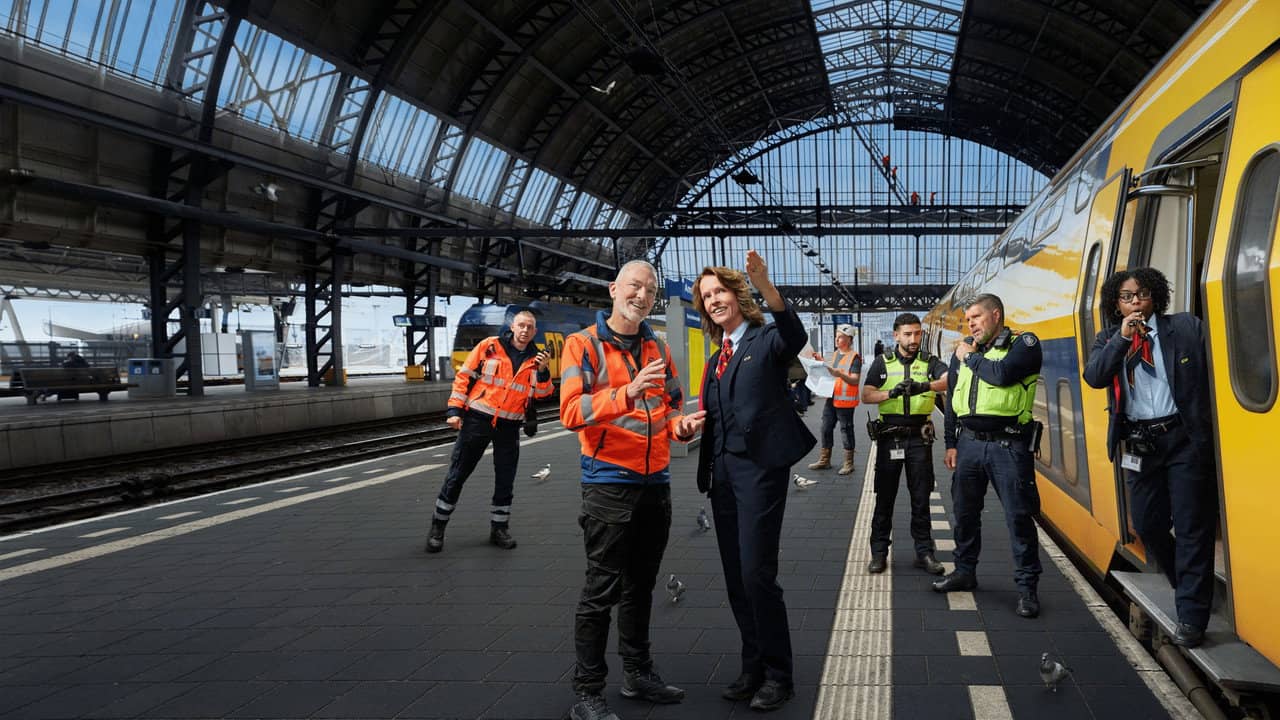 Amsterdam Centraal 24/7 backdrop