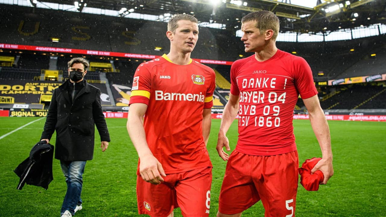 BENDER - Die Unzertrennlichen: Lars und Sven sagen Servus backdrop