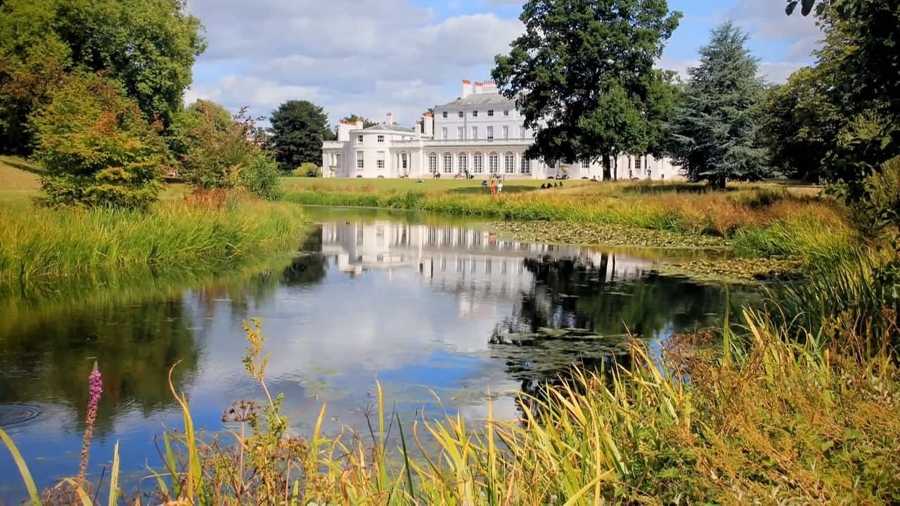 Frogmore House: Royal Retreat backdrop