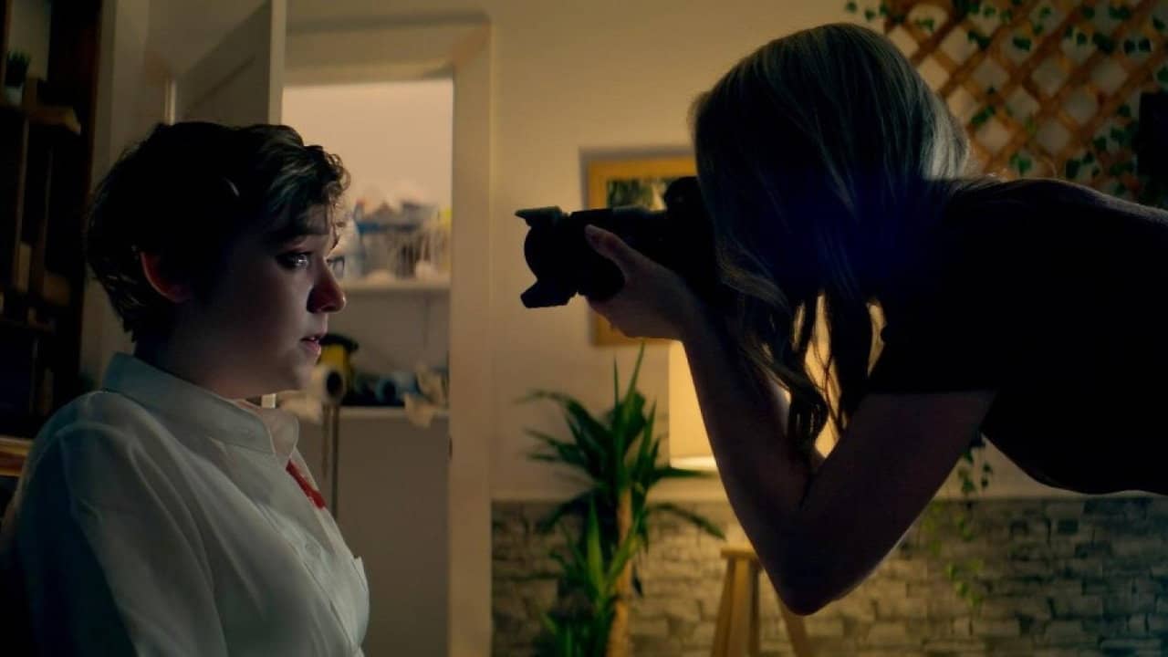 Zoe.mp4 backdrop
