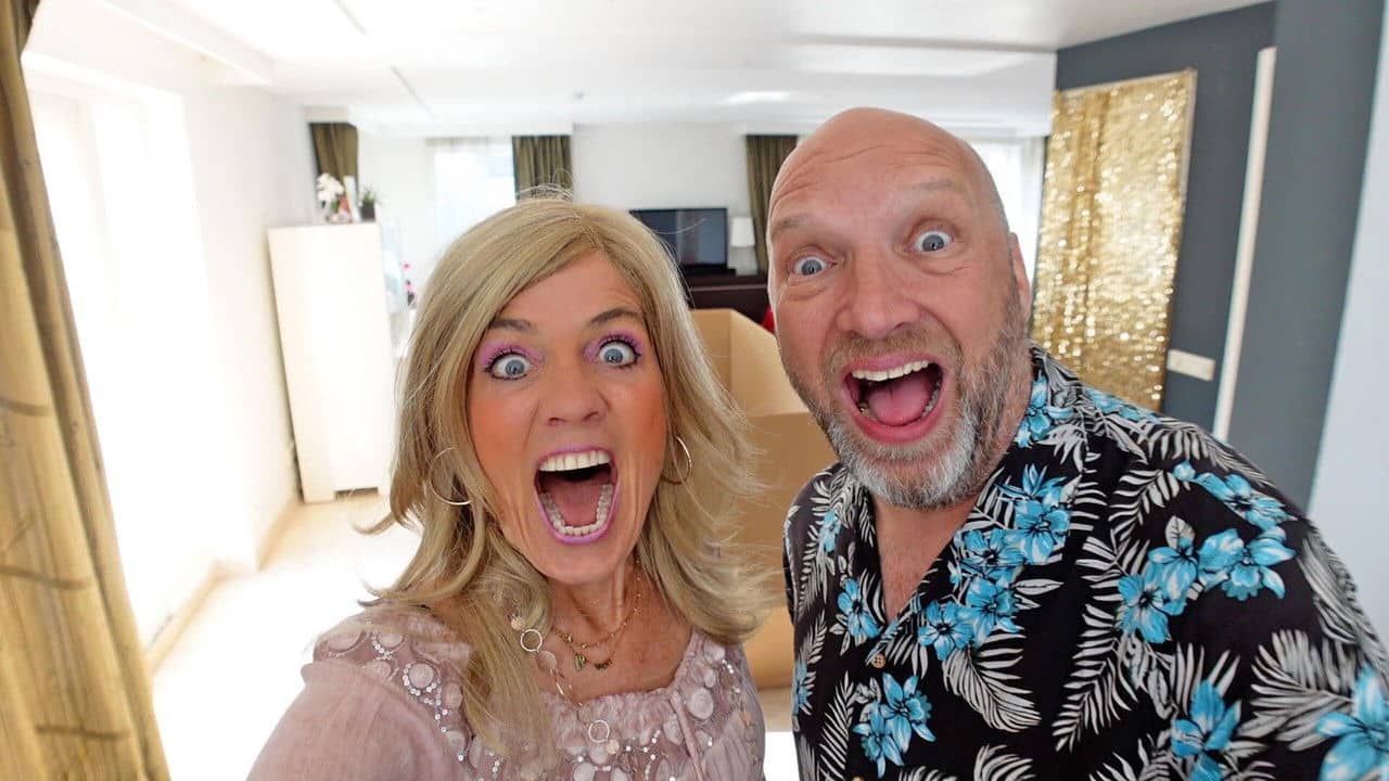 Vlogmania backdrop