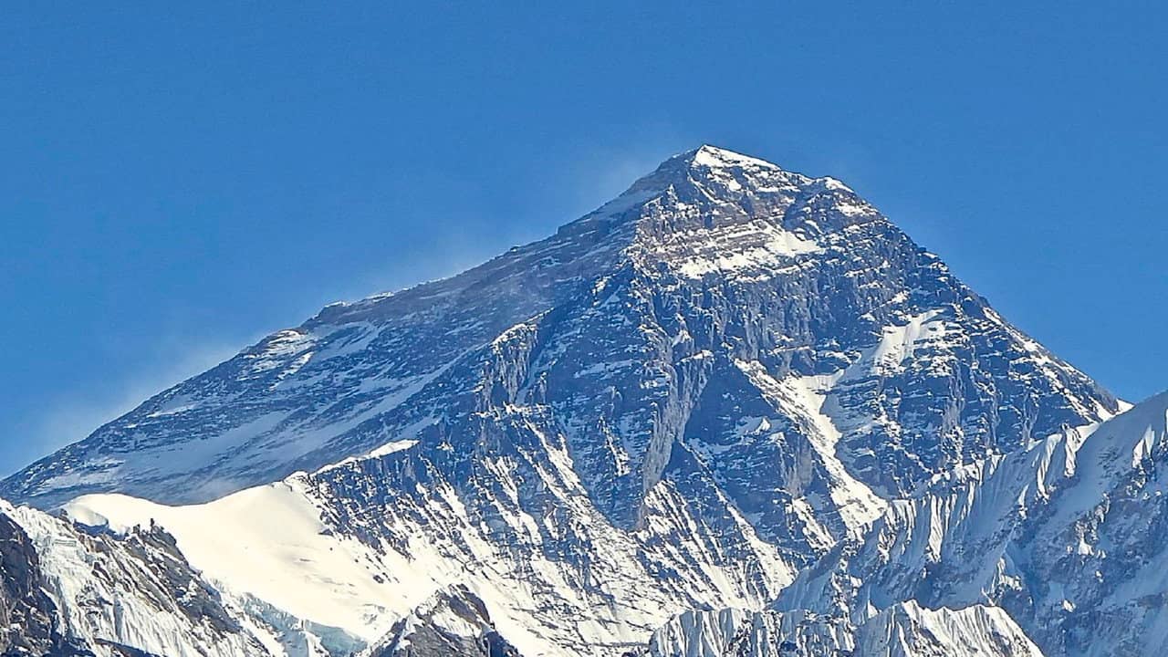 Eye To Eye With Everest backdrop